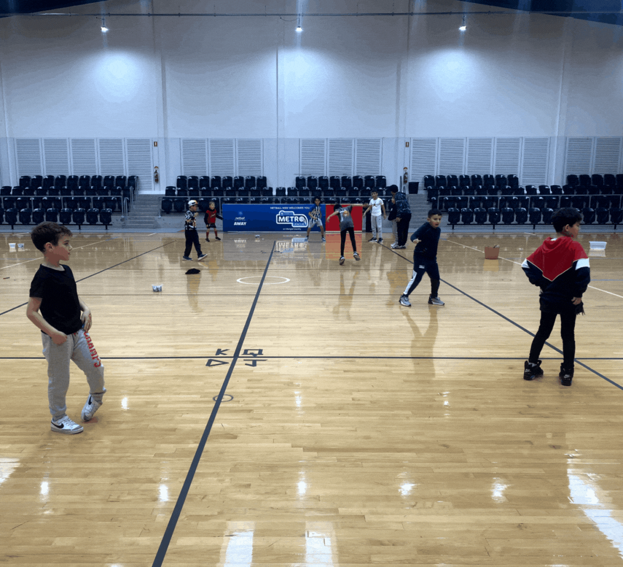 Kids having fun on the handball school program